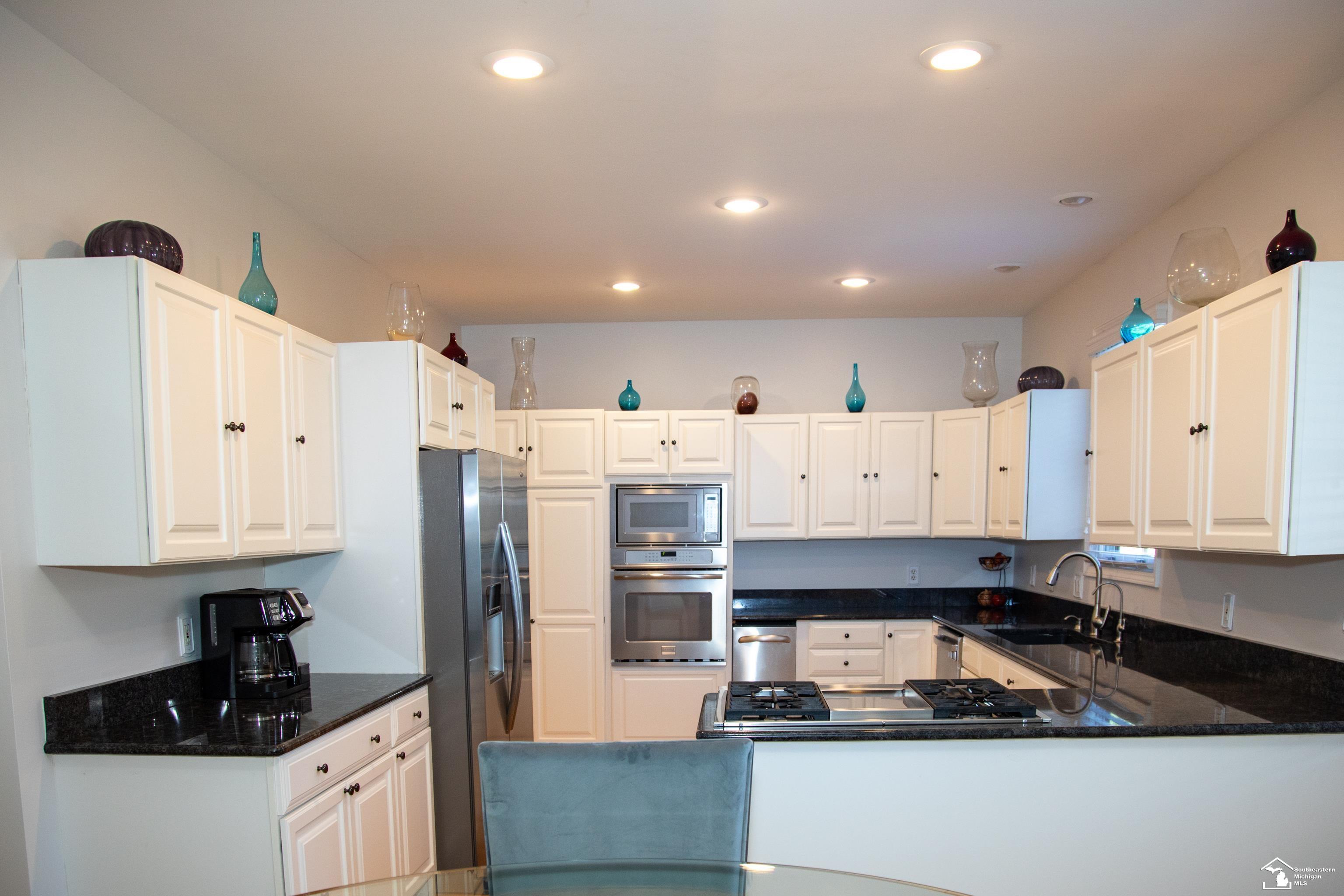 52881 Rico Court Wixom, MI 48393 - Photo 13 of 76