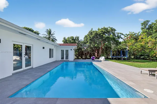 a view of a house with entertaining space