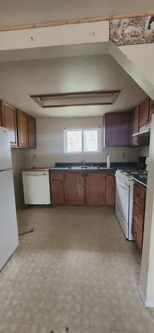 a view of empty room with windows and wardrobe