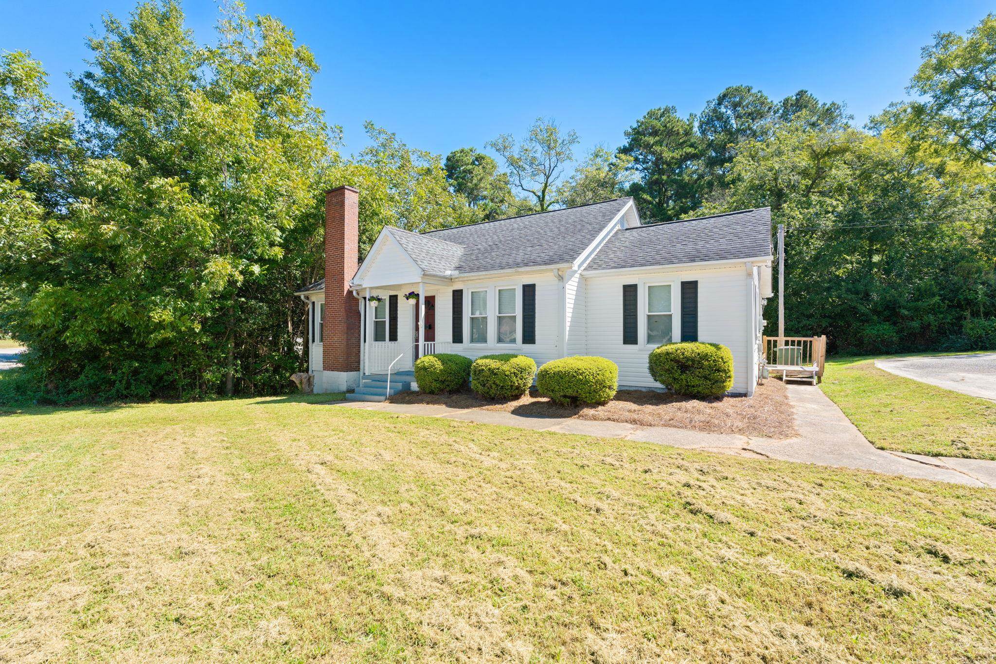 514 North Broad Street Clinton, SC 29325 - Photo 3 of 21 Gallery Image 3