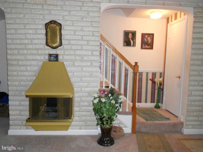 5015 Briarclift Road Baltimore, MD 21229 - Photo 14 of 17 Living Room