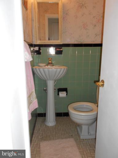 5015 Briarclift Road Baltimore, MD 21229 - Photo 5 of 17 Bath