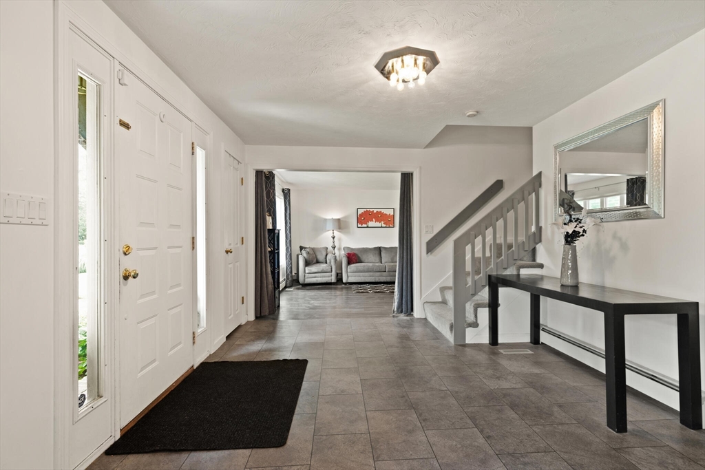47 Woodridge Road Milford, MA 01757 - Photo 4 of 29 Gallery Image 4