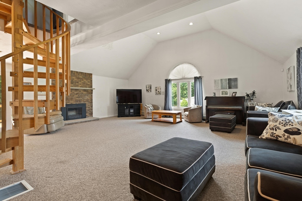 47 Woodridge Road Milford, MA 01757 - Photo 8 of 29 Gallery Image 8