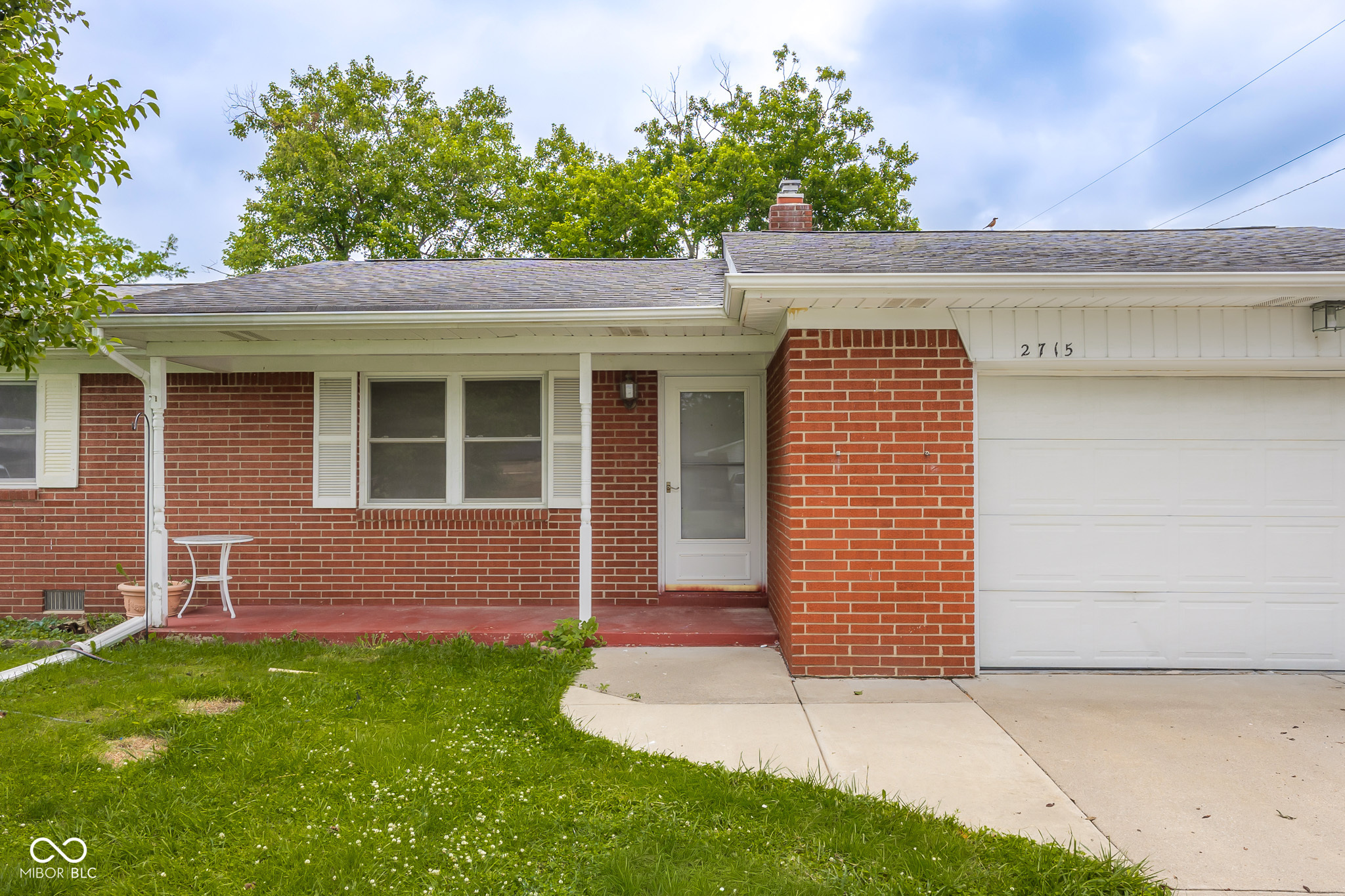 2715 Magnolia Court Columbus, IN 47203 - Photo 3 of 42