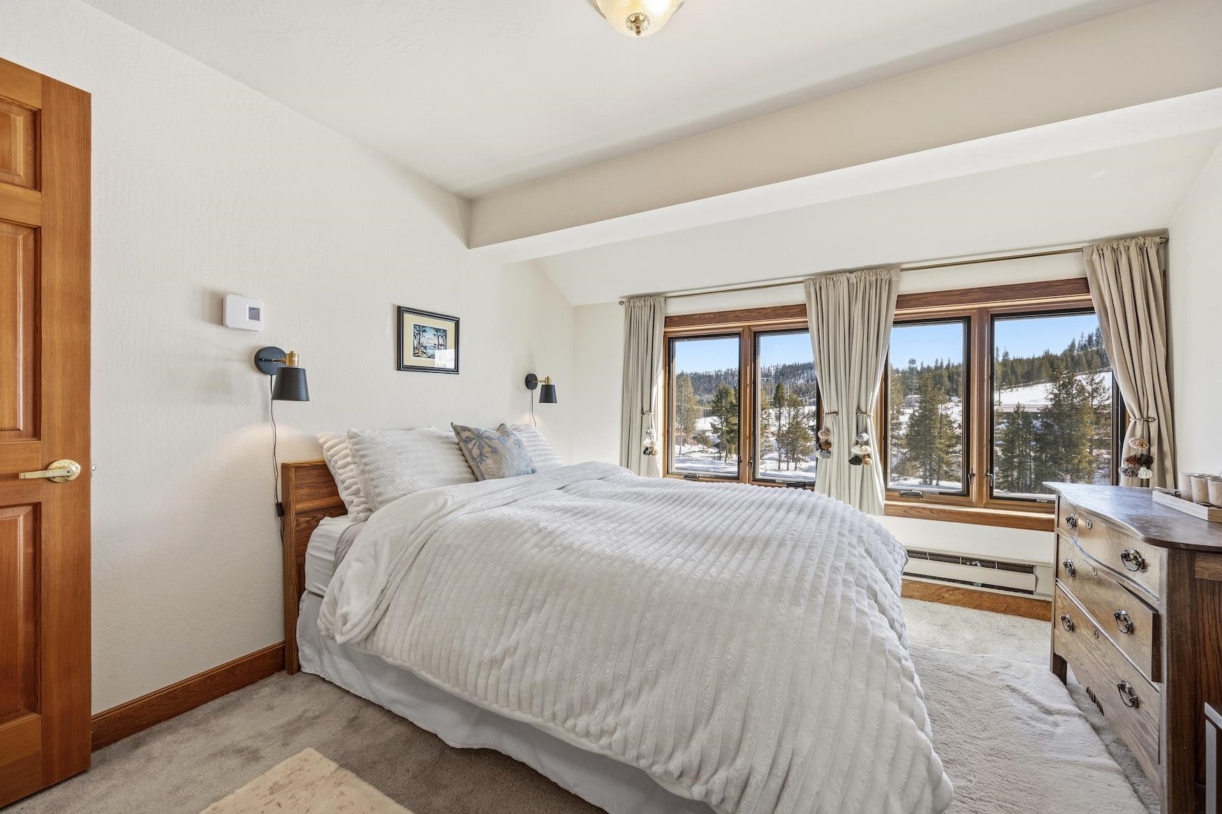 21501 Donner Pass Road, Unit 13 Soda Springs, CA 95728 - Photo 4 of 23 a spacious bedroom with a large bed and a large window