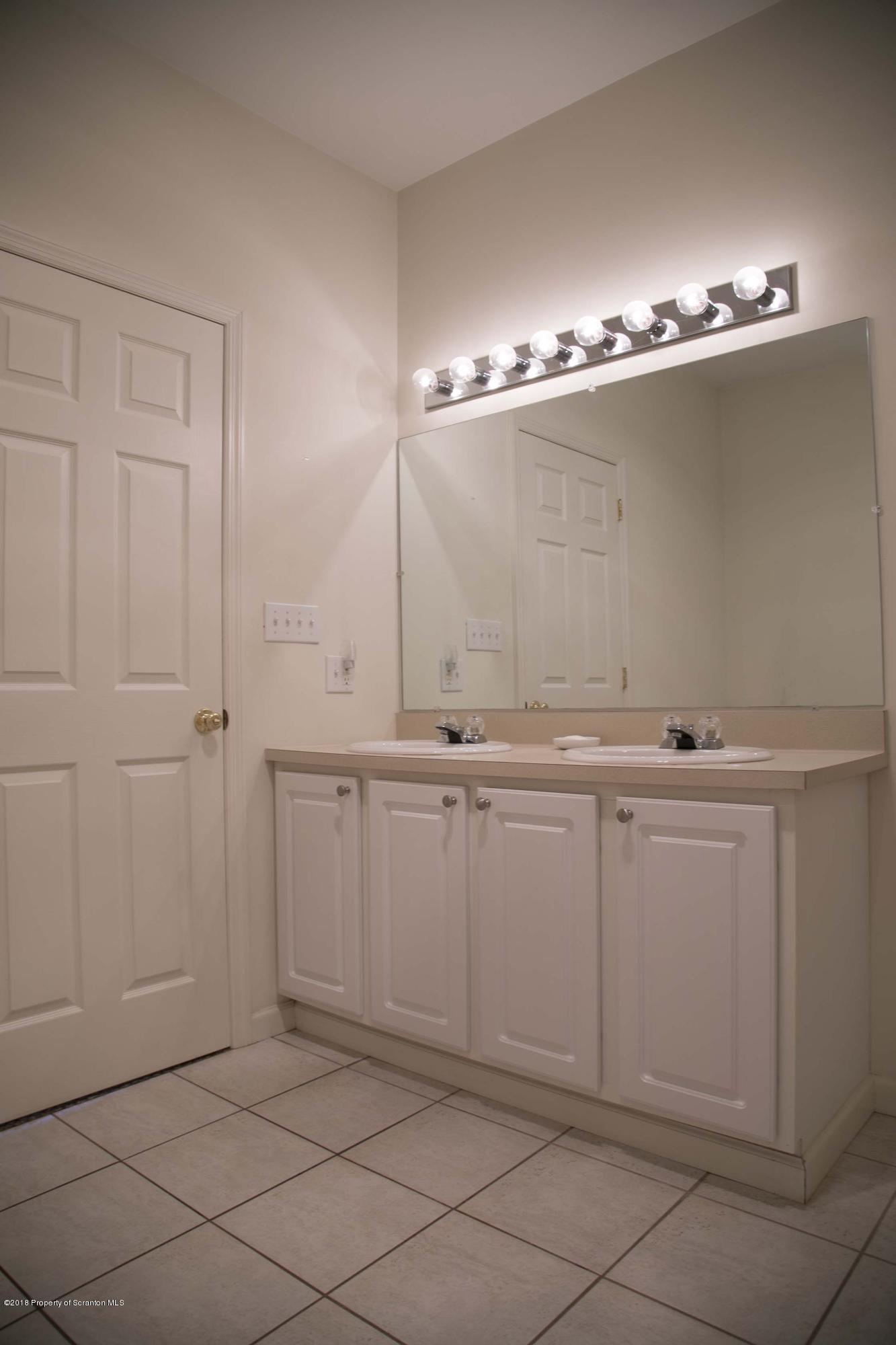 17 Waterford Road Clarks Summit, PA 18411 - Photo 16 of 31 Gallery Image 16