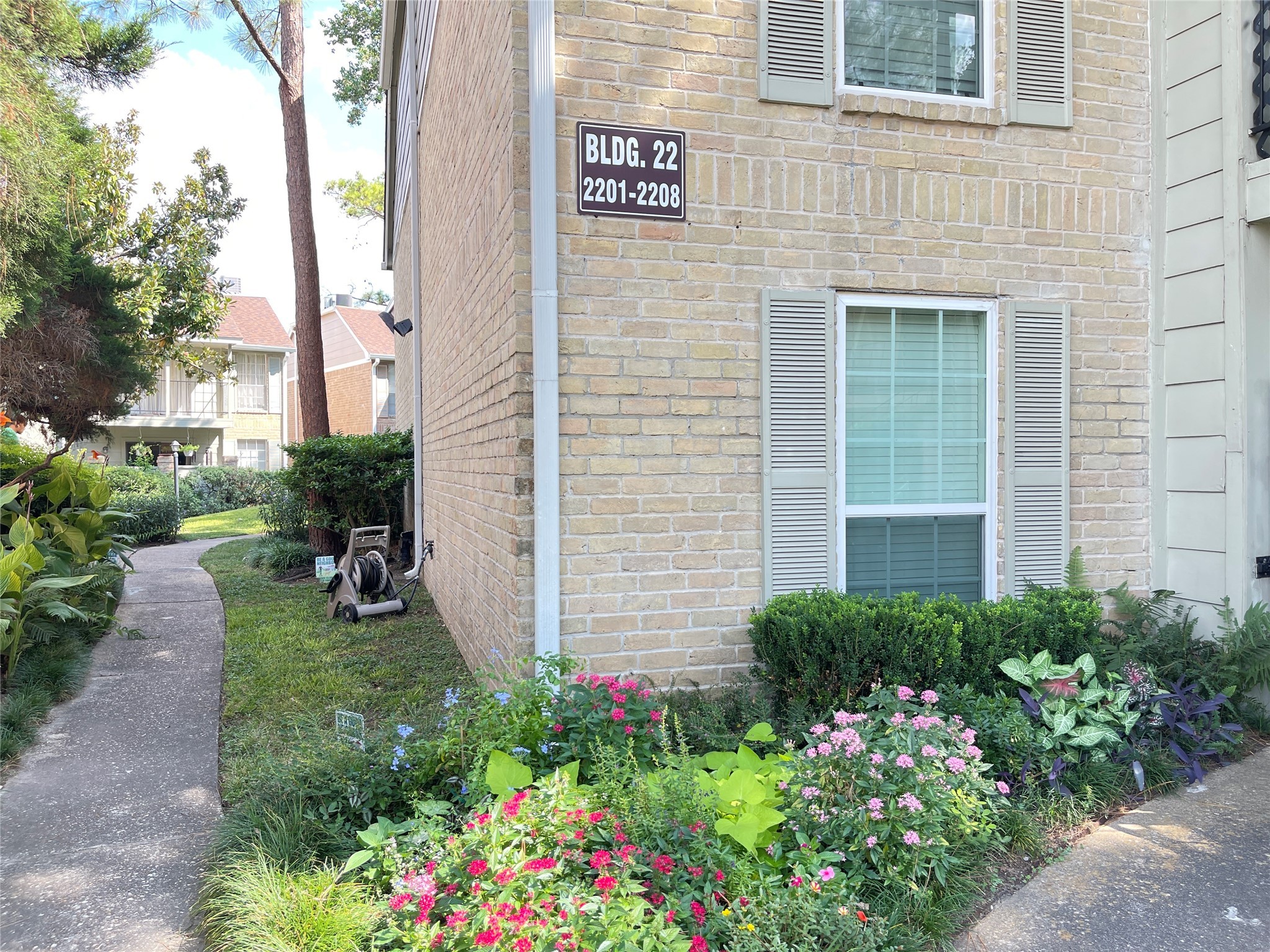 2800 Jeanetta Street, Unit 2204 Houston, TX 77063 - Photo 24 of 28 a view of a pathway that has a couple of flower plants