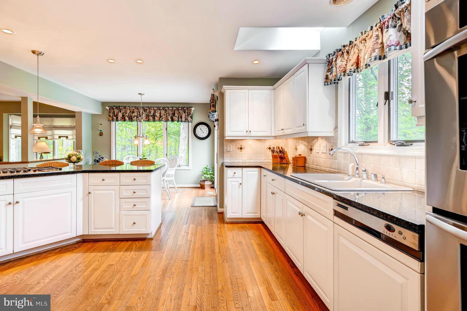 10656 Quarterstaff Road Columbia, MD 21044 - Photo 12 of 30 Kitchen