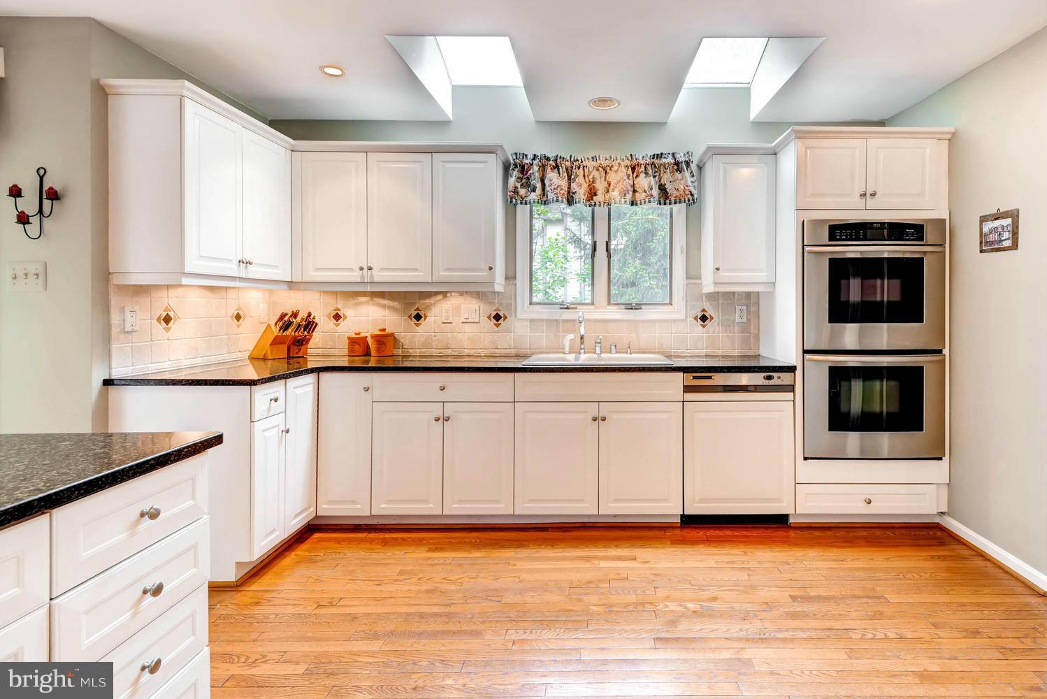 10656 Quarterstaff Road Columbia, MD 21044 - Photo 13 of 30 Kitchen