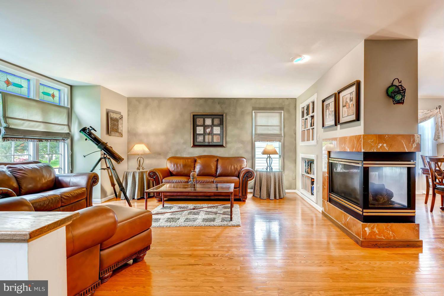 10656 Quarterstaff Road Columbia, MD 21044 - Photo 4 of 30 Living Room