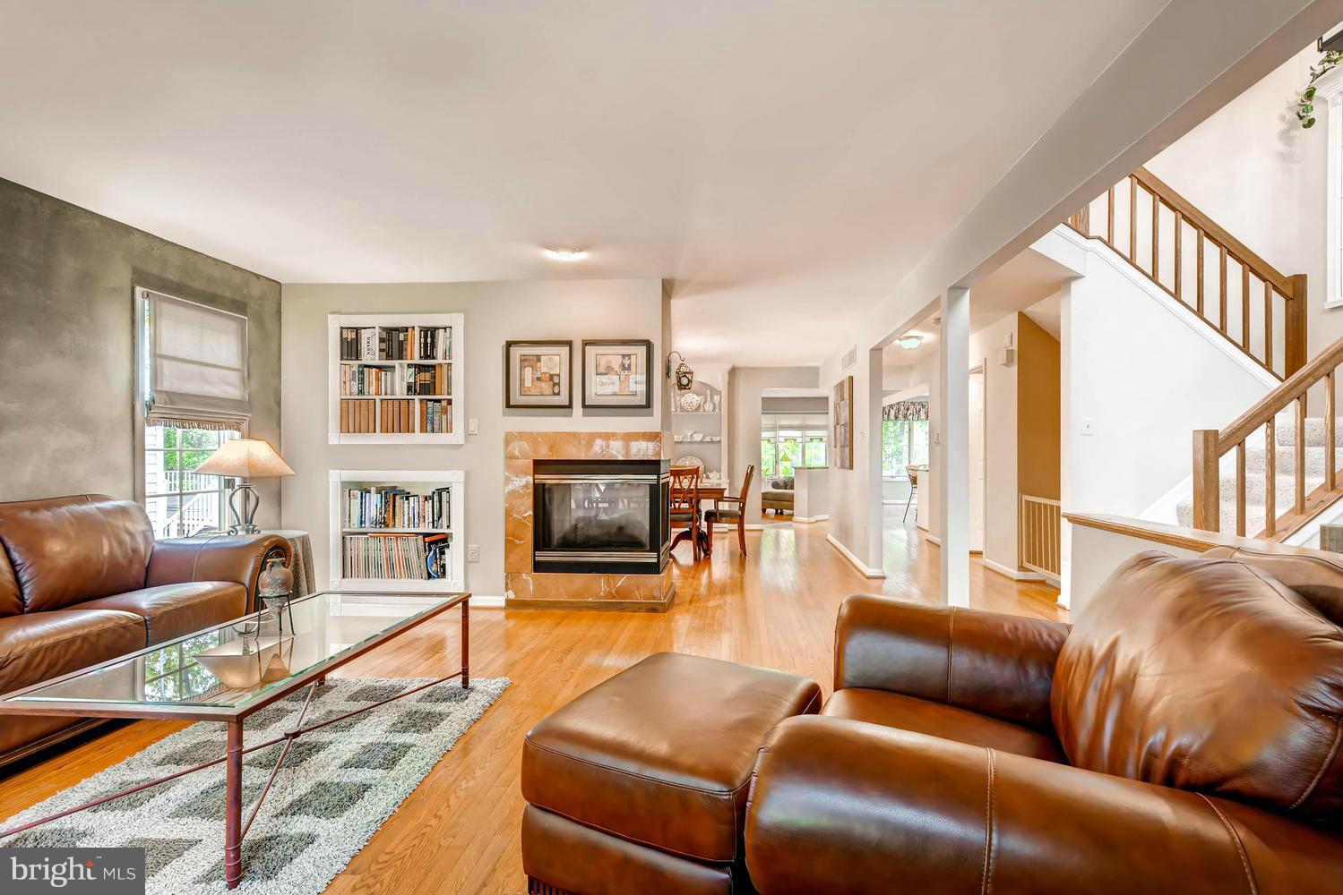 10656 Quarterstaff Road Columbia, MD 21044 - Photo 5 of 30 Living Room