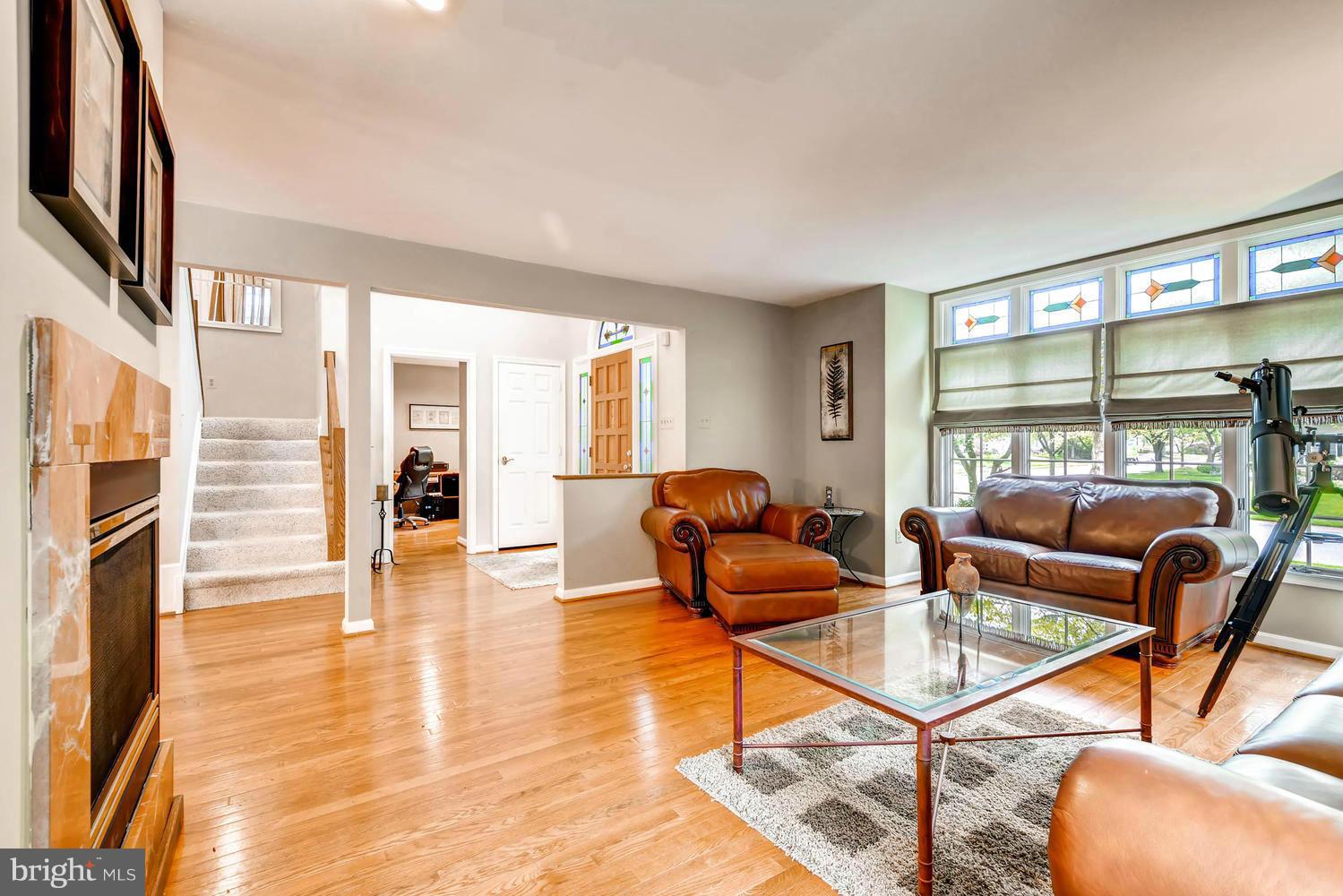 10656 Quarterstaff Road Columbia, MD 21044 - Photo 6 of 30 Living Room