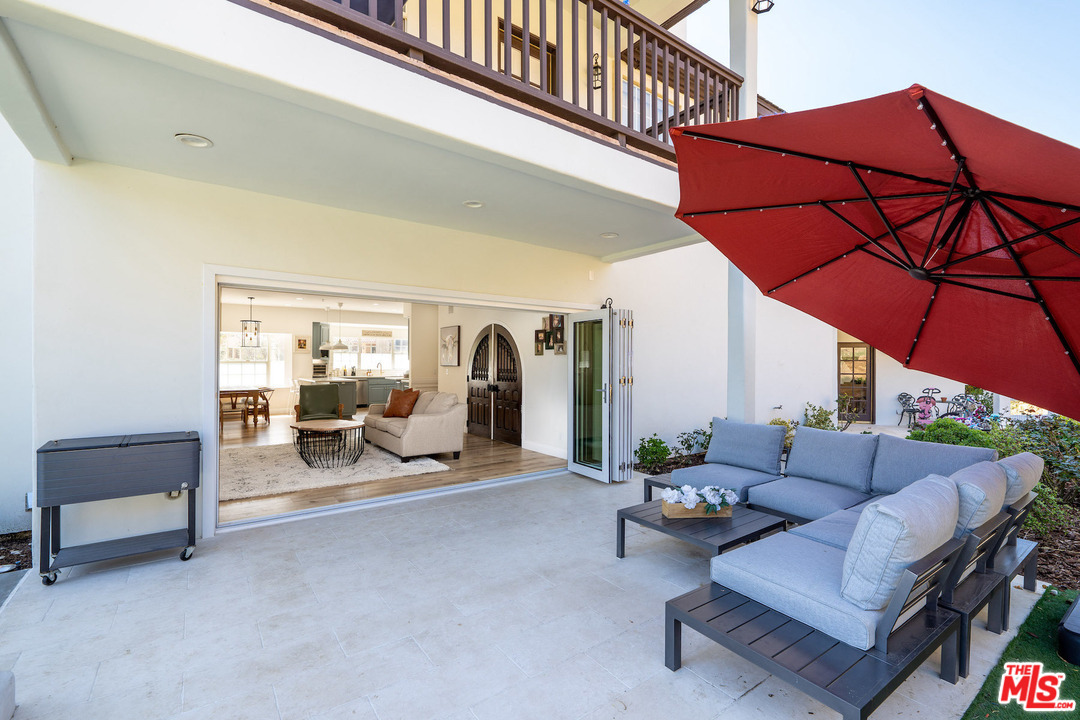 129 Saddlebow Road Bell Canyon, CA 91307 - Photo 14 of 39 a living room with furniture and a umbrella