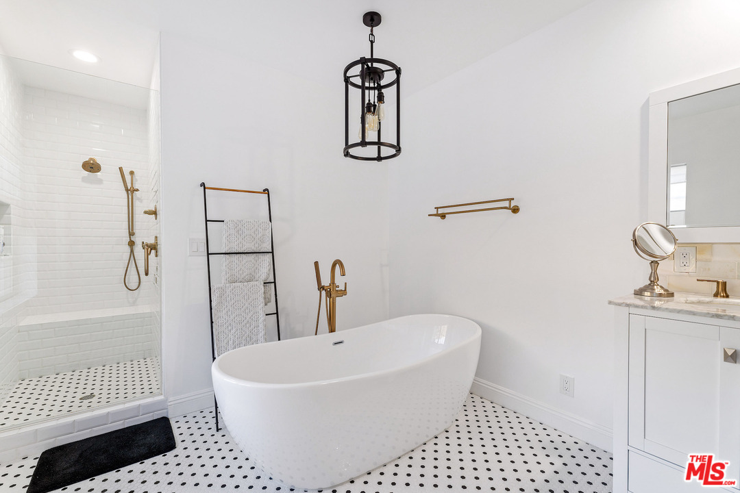 129 Saddlebow Road Bell Canyon, CA 91307 - Photo 28 of 39 a bathroom with a bathtub sink and vanity