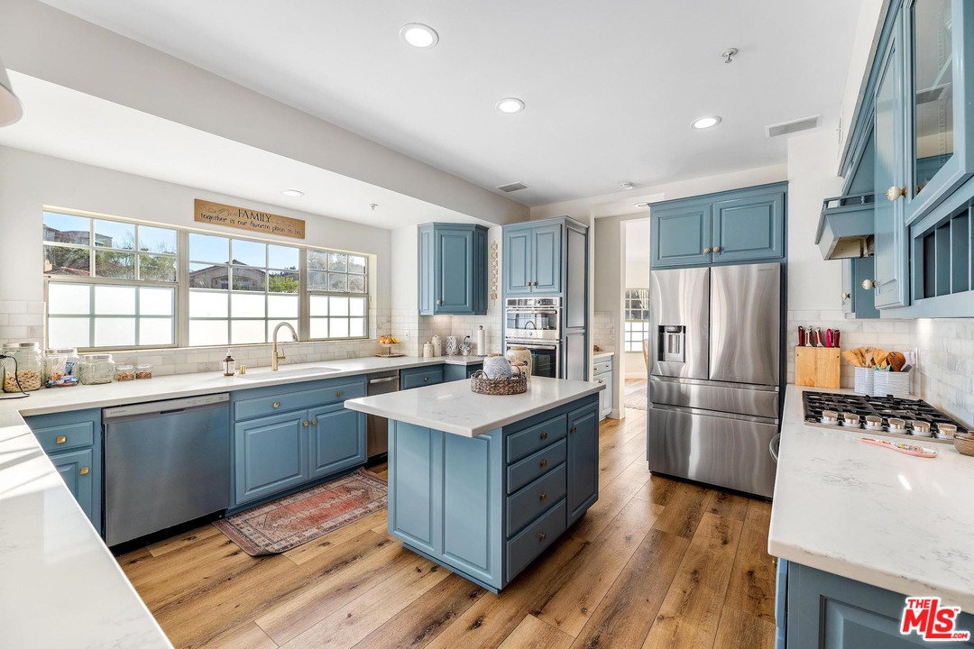 129 Saddlebow Road Bell Canyon, CA 91307 - Photo 5 of 39 a kitchen with a stove a refrigerator and a sink