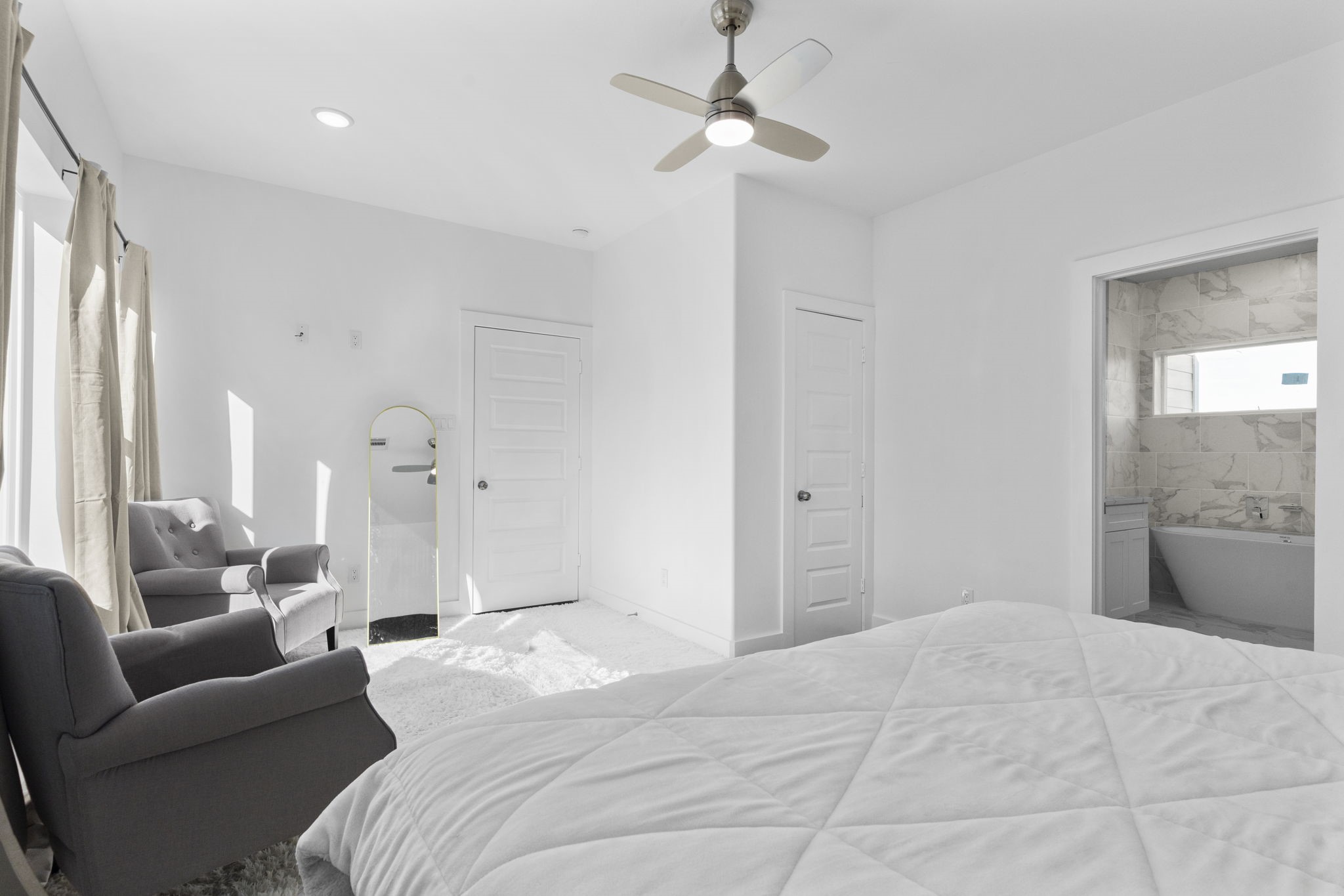 4017 Ward Street Houston, TX 77021 - Photo 26 of 45 Luxurious primary suite perfect for rest and rejuvenation.