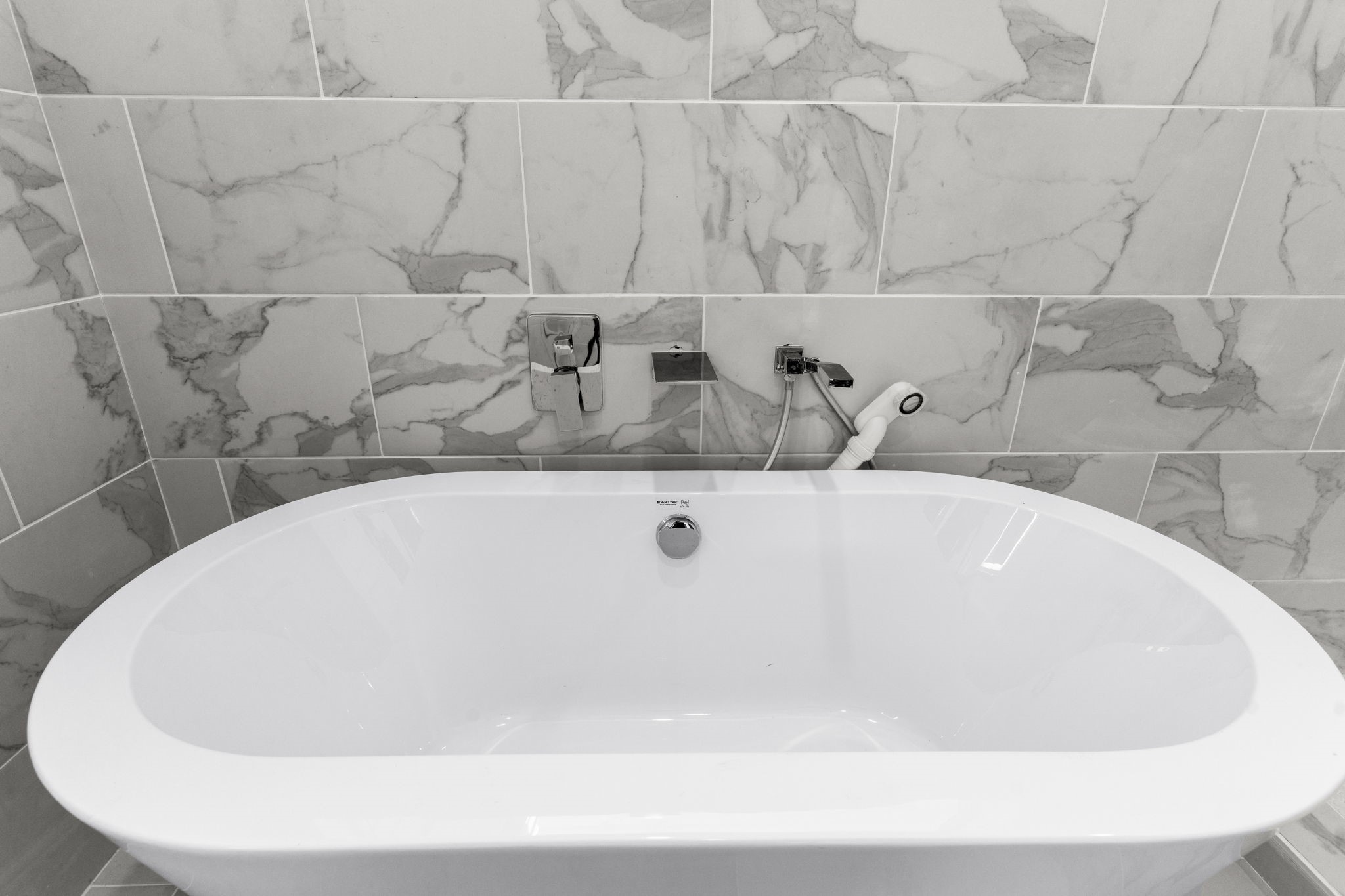 4017 Ward Street Houston, TX 77021 - Photo 29 of 45 Relax after a long day in this elegant soaking tub.
