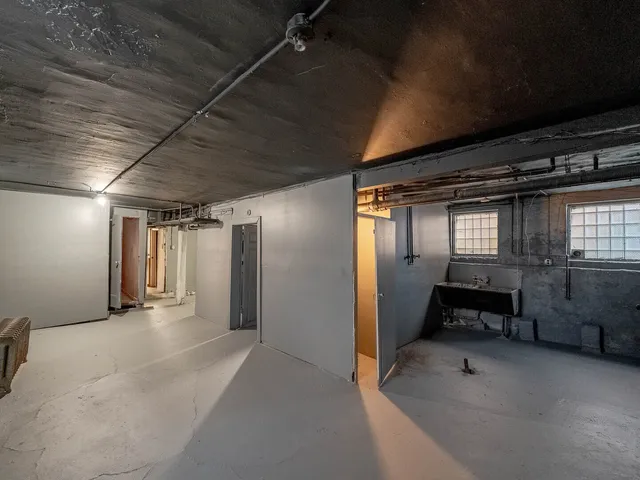 a view of a yard in front of house