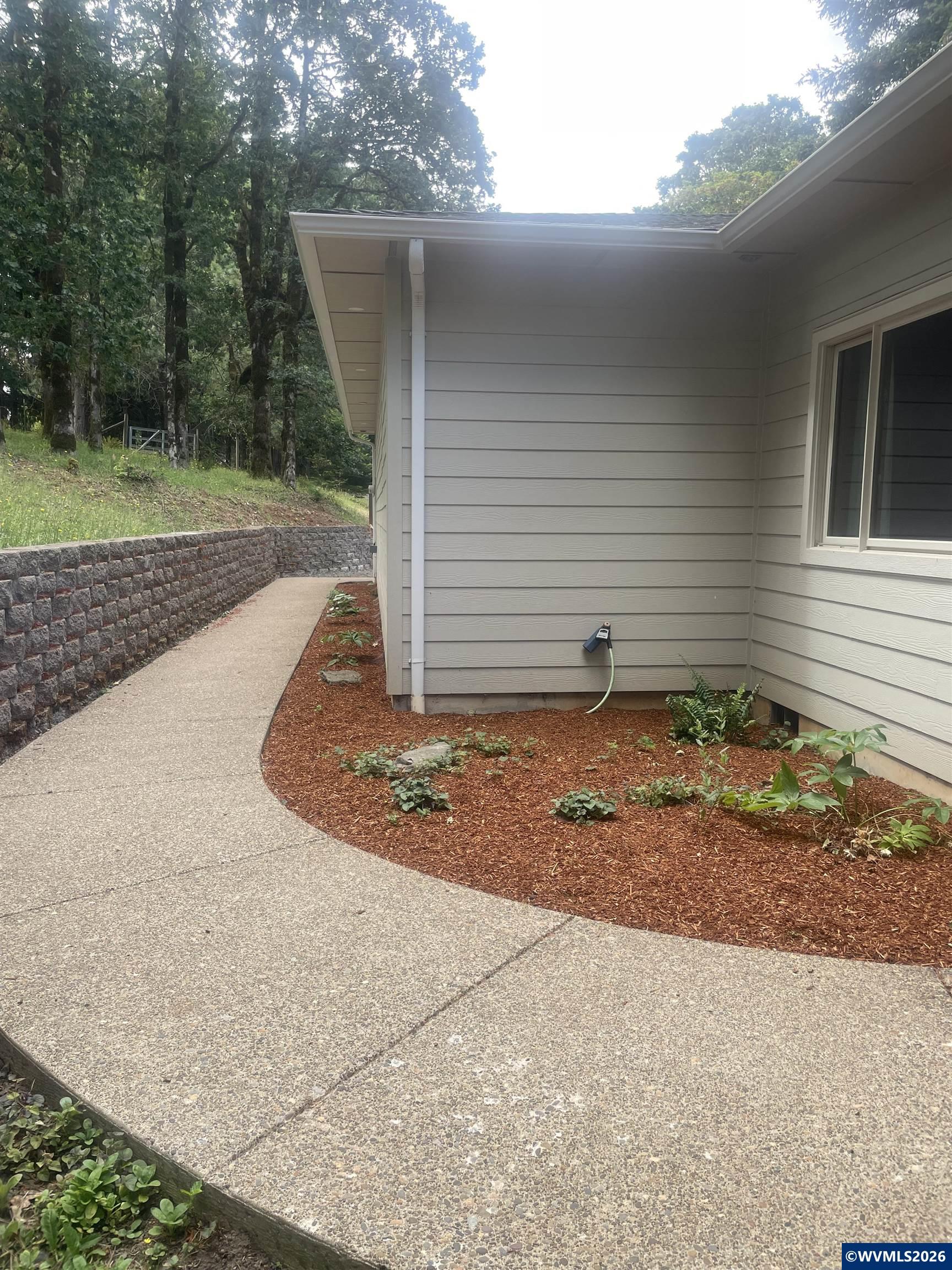 15577 Oakdale Road Dallas, OR 97338 - Photo 3 of 43