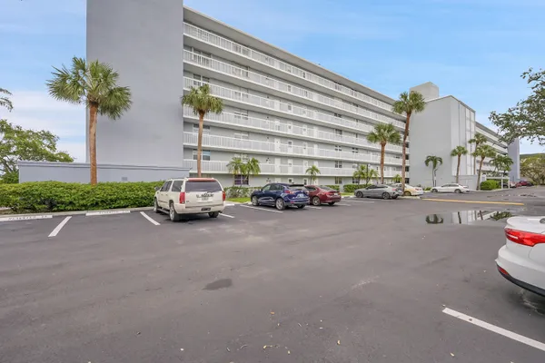 $198,000 | 5500 Northwest 2nd Avenue, Unit 614, Boca Raton, FL 33487