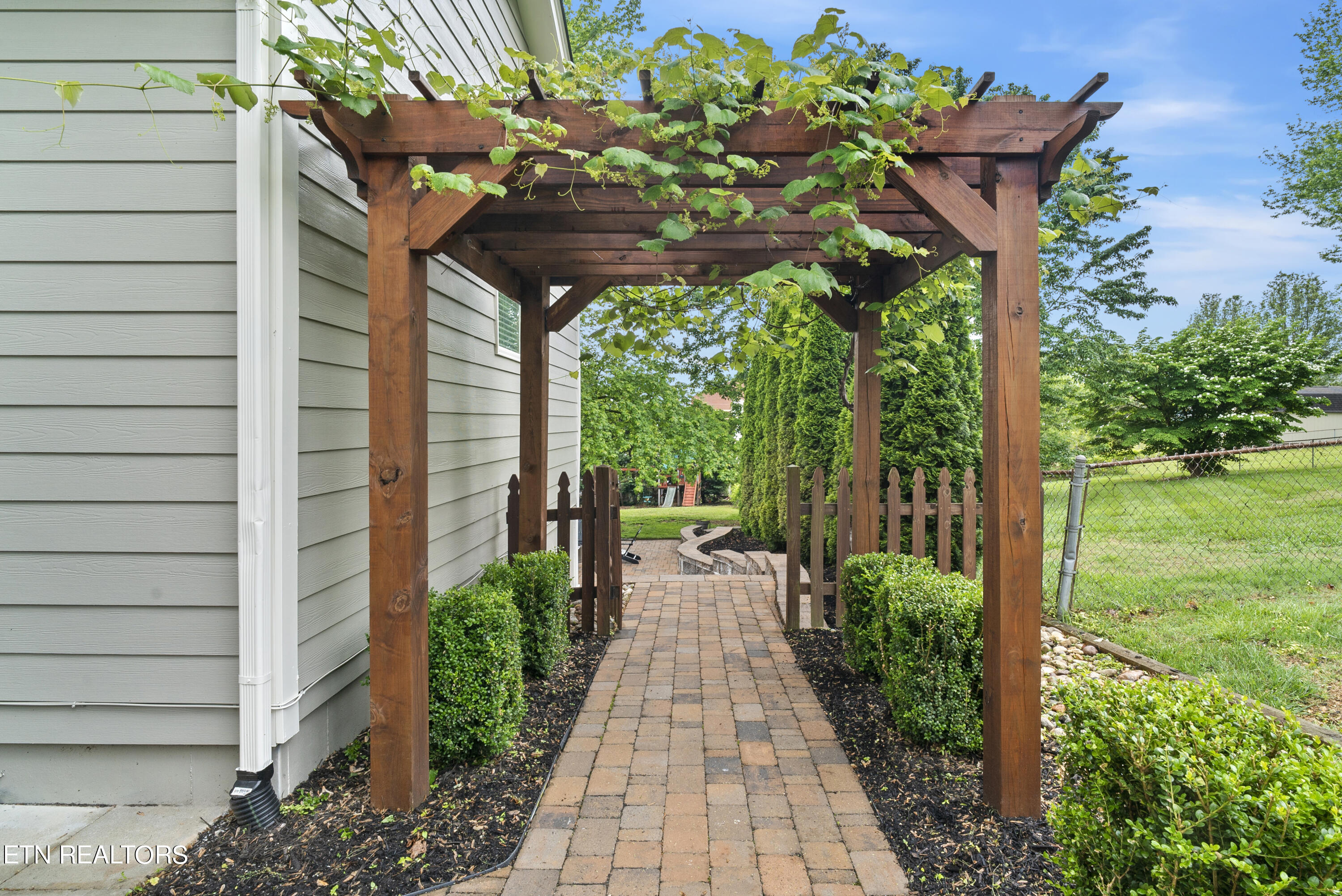 929 Tree Trunk Road Knoxville, TN 37934 - Photo 6 of 40 DSC05932