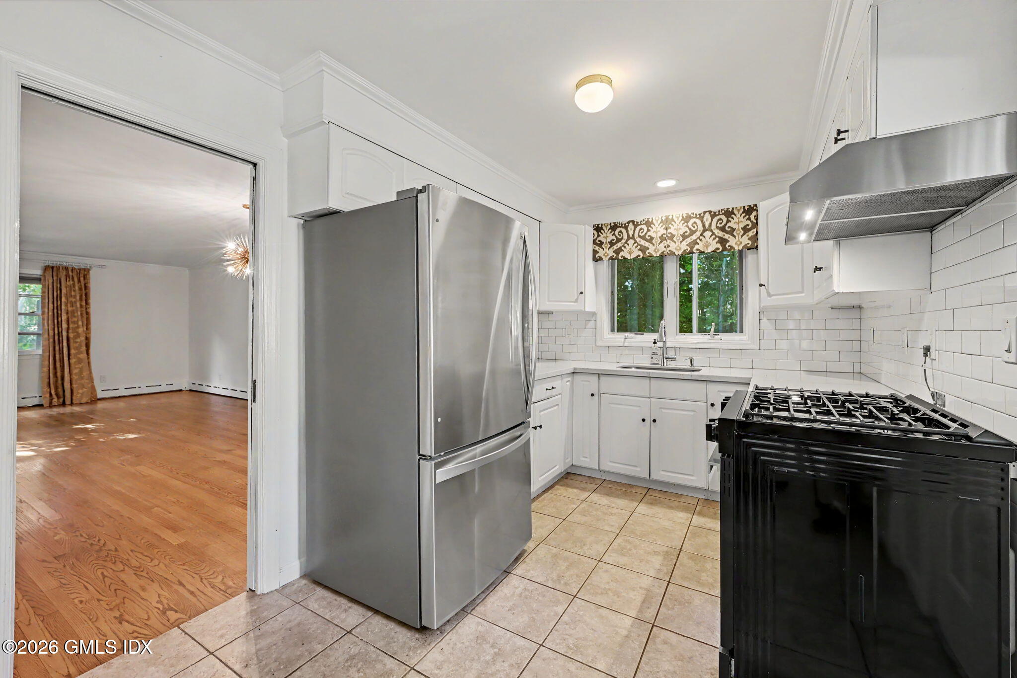 20 Meyer Place Riverside, CT 06878 - Photo 6 of 29 12-web-or-mls-20-meyer-pl