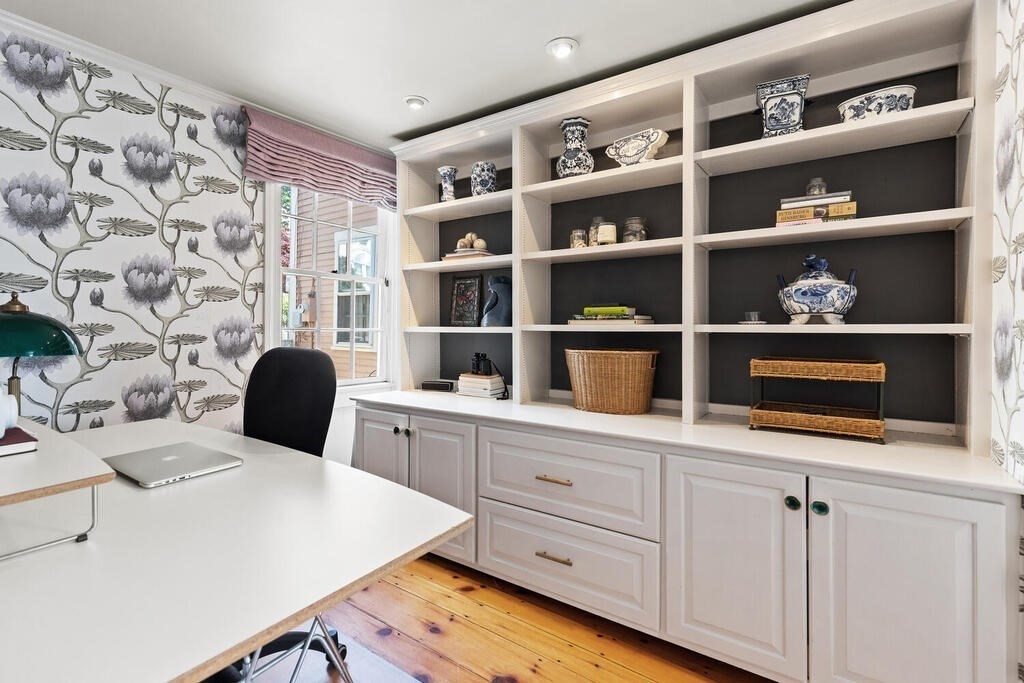 38 Washington Street Marblehead, MA 01945 - Photo 14 of 32 a view of a workspace with furniture