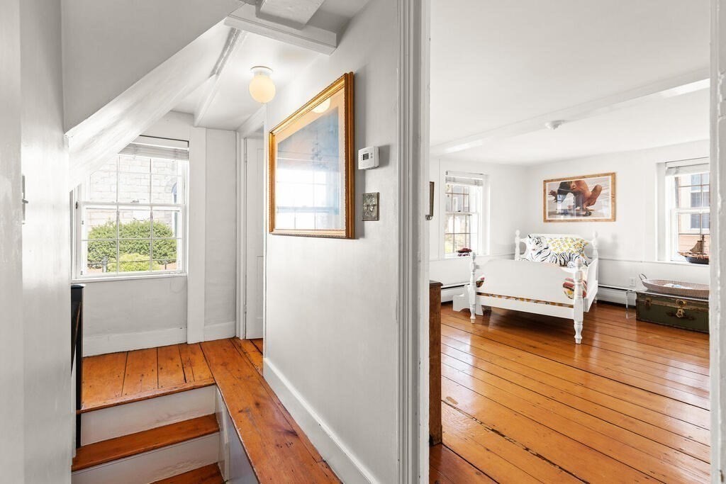 38 Washington Street Marblehead, MA 01945 - Photo 16 of 32 a living room with furniture and a table