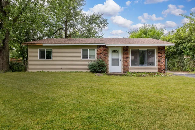 $2,300 | 219 Monterey Drive, Bolingbrook, IL 60440