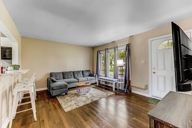 $2,300 | 219 Monterey Drive, Bolingbrook, IL 60440