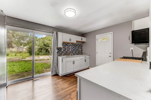 $2,300 | 219 Monterey Drive, Bolingbrook, IL 60440