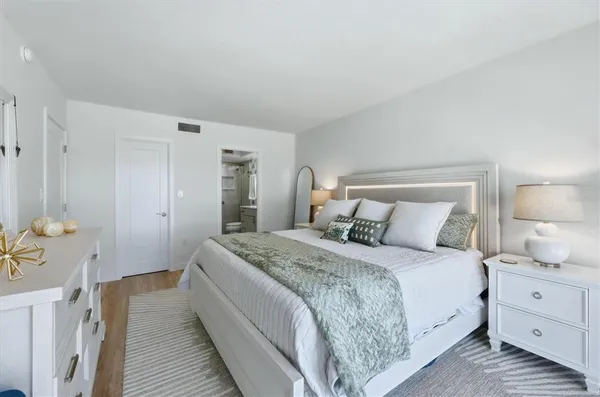 $949,000 | 555 The Esplanade North, Unit 205, Venice, FL 34285