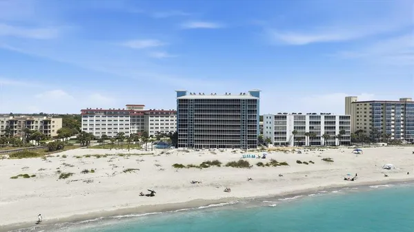 $949,000 | 555 The Esplanade North, Unit 205, Venice, FL 34285