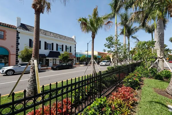 $949,000 | 555 The Esplanade North, Unit 205, Venice, FL 34285
