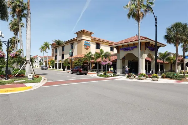 $949,000 | 555 The Esplanade North, Unit 205, Venice, FL 34285