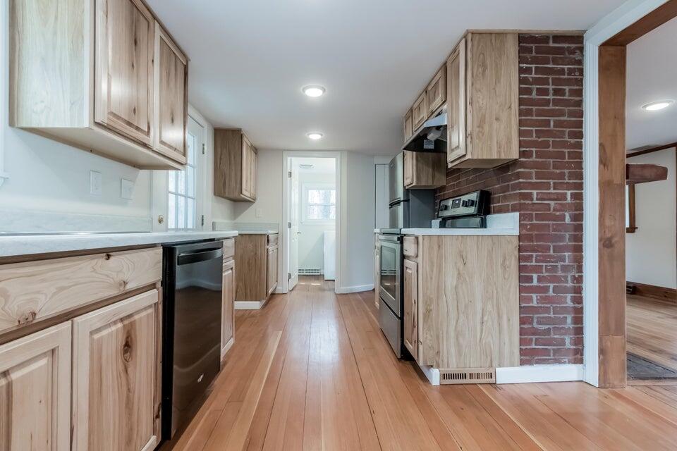 47 Anglers Road Windham, ME 04062 - Photo 6 of 36 20220417003906140965000000-o