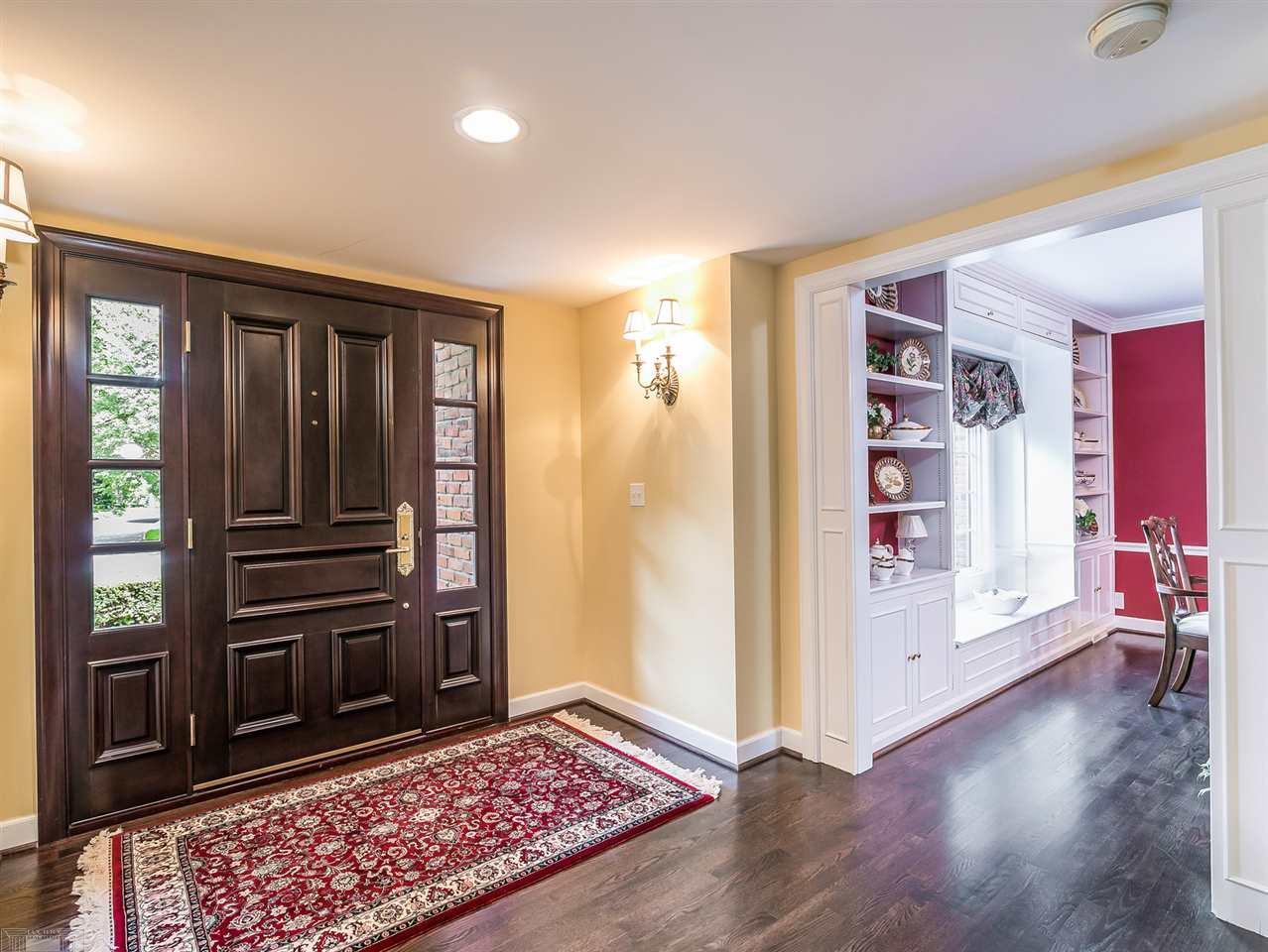 525 Shelden Road Grosse Pointe, MI 48236 - Photo 6 of 51 31324235-5.JPG