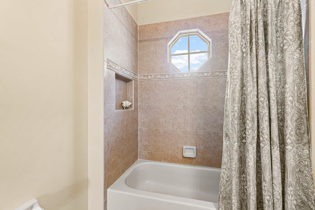 10822 Sunset Ridge Circle Boynton Beach, FL 33473 - Photo 47 of 99 a bathroom with a white tub