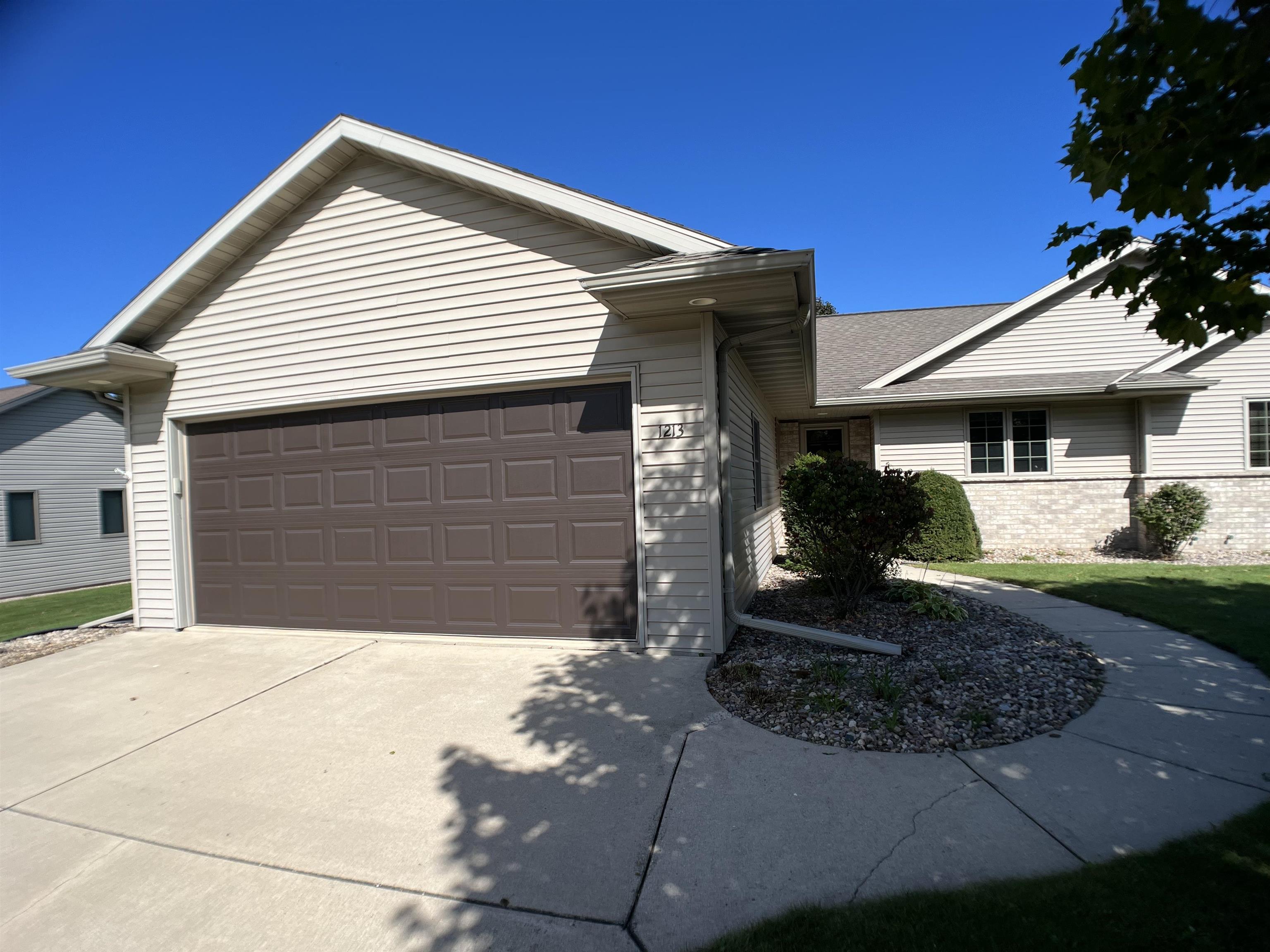 1213 East Ridlington Ave