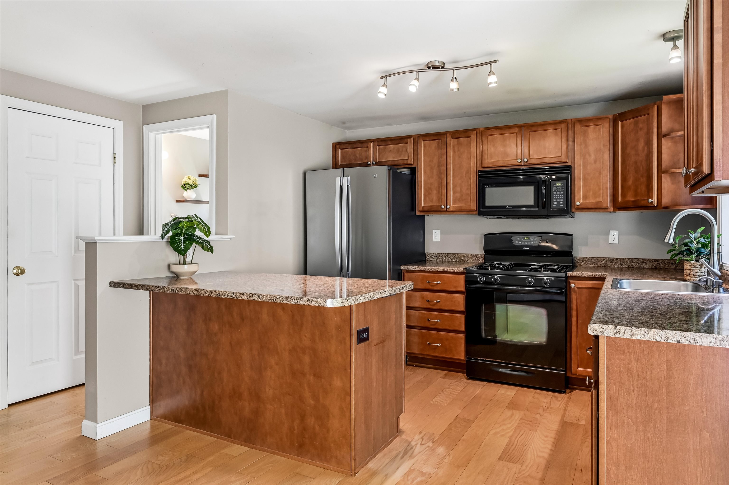 44 Church Street, Unit E Rochester, NH 03839 - Photo 13 of 37