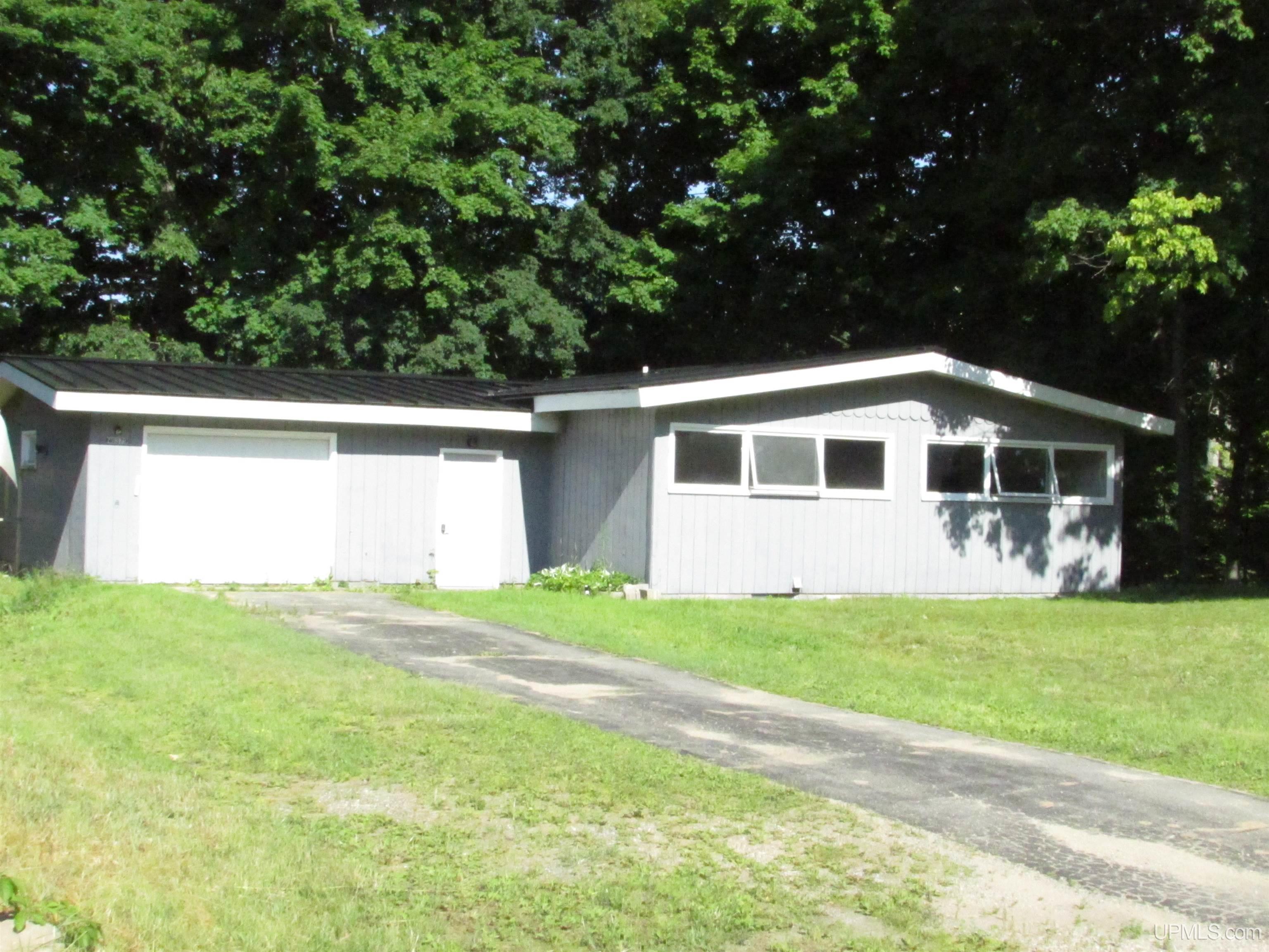 N6379 Alger Heights Road Munising, MI 49862 - Photo 3 of 32 Gallery Image 3