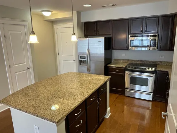 $2,575 | 222 Glenwood Avenue, Unit 308, Raleigh, NC 27603