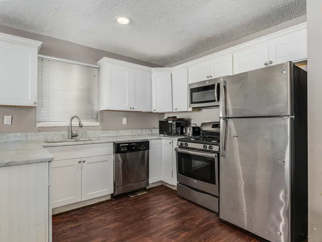 $270,000 | 828 Mulford Lane, Joliet, IL 60431