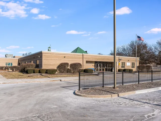 $270,000 | 828 Mulford Lane, Joliet, IL 60431