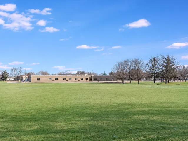 $270,000 | 828 Mulford Lane, Joliet, IL 60431