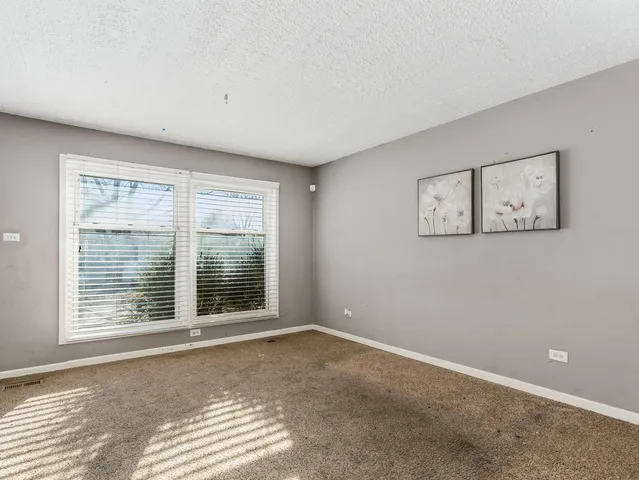 $270,000 | 828 Mulford Lane, Joliet, IL 60431