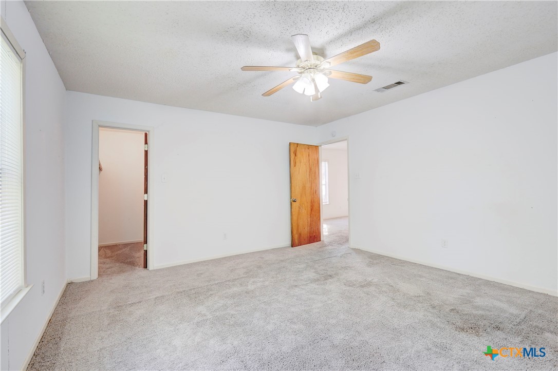 1415 North 7th Street Temple, TX 76501 - Photo 10 of 14 an empty room with a ceiling fan and a window