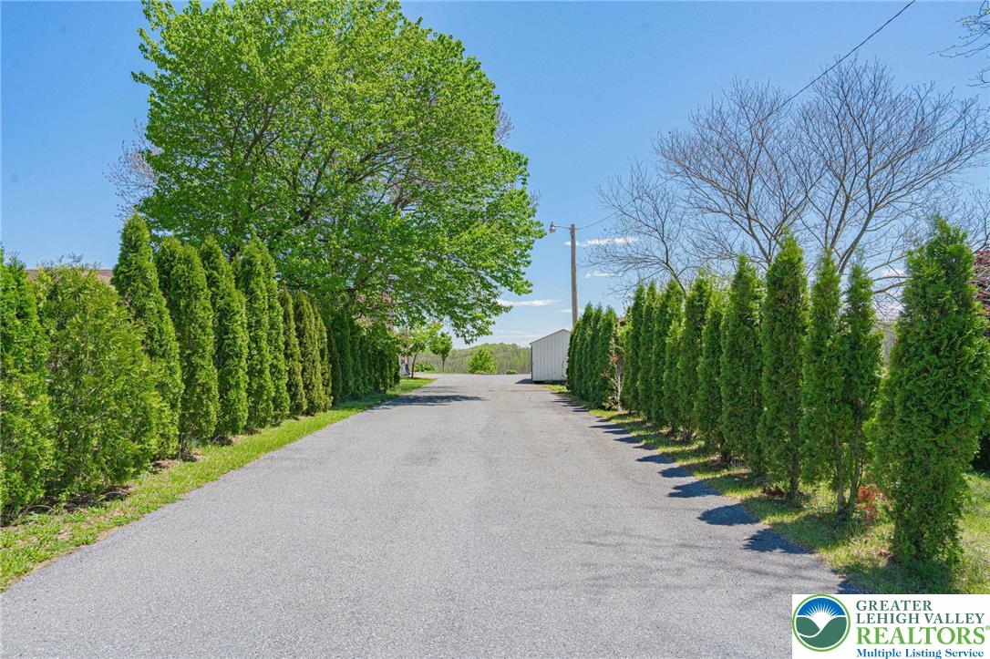 3609 Windy Road Orefield, PA 18069 - Photo 5 of 97 DRIVEWAY