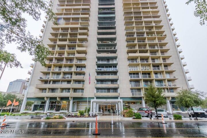 207 West Clarendon Avenue, Unit 4H Phoenix, AZ 85013 - Photo 37 of 37 a building view